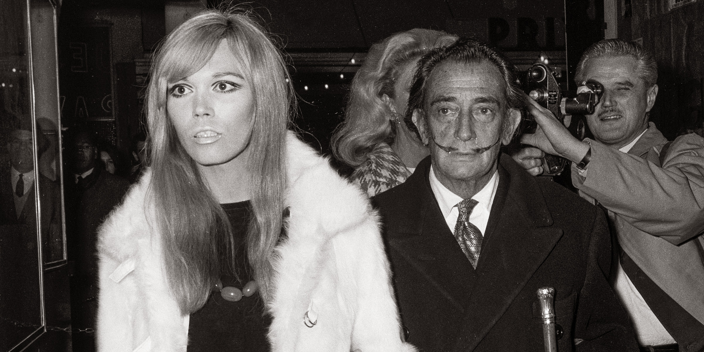 Amanda Lear et Salvador Dalí | Source : Midjourney