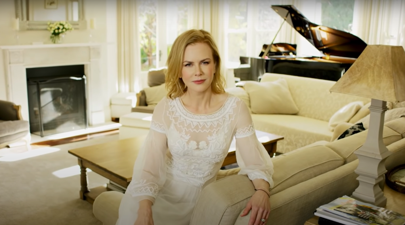 Nicole Kidman faisant visiter leur maison de ferme en Australie, posté le 20 juillet 2015 | Source : YouTube/Vogue