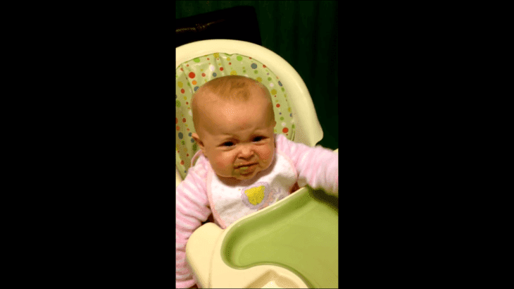 Bébé de six mois dit les premiers mots. | Photo : Youtube/Jomantgixxer