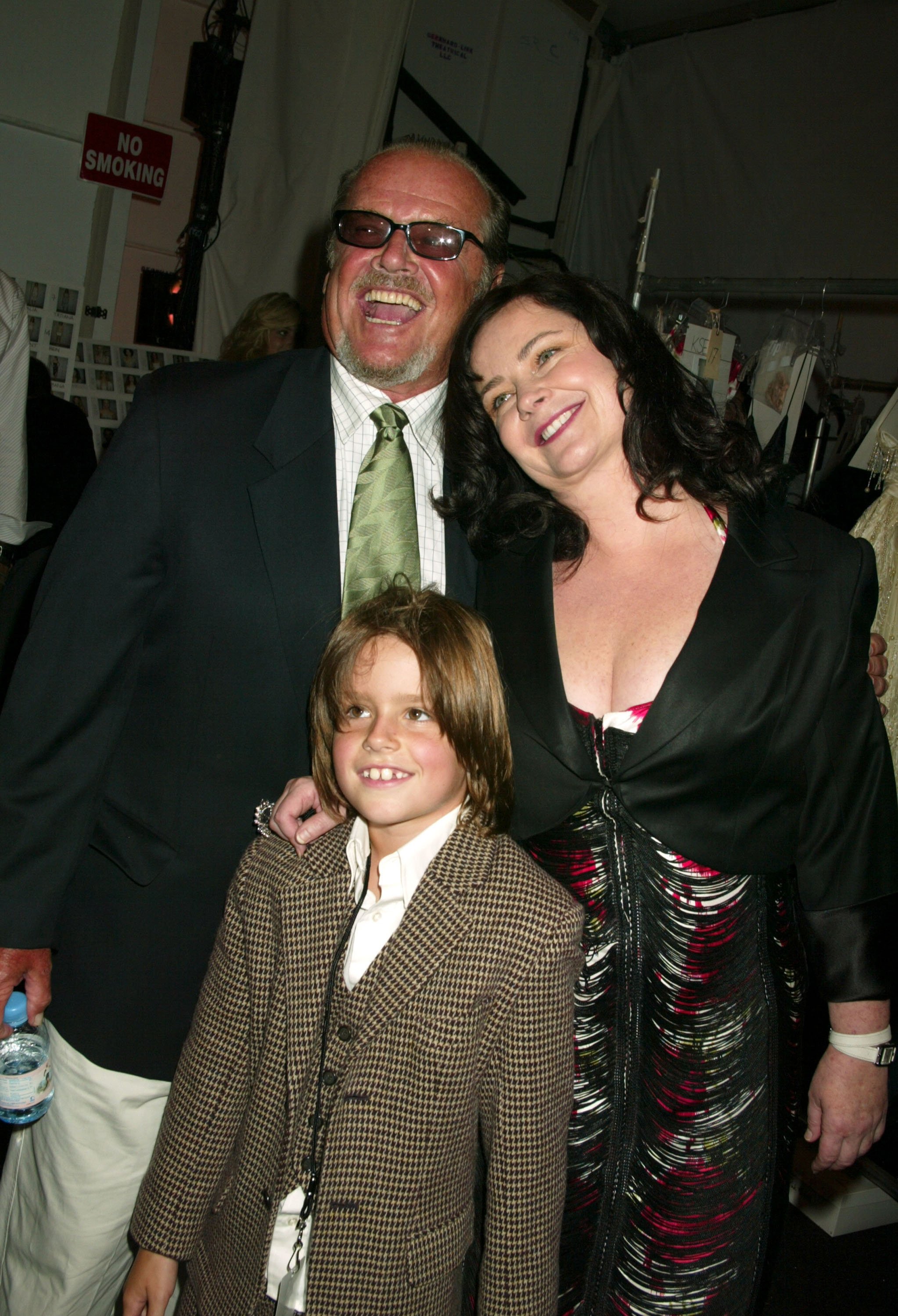 Jack et Jennifer Nicholson, et son fils Sean à l'Olympus Fashion Week Spring en 2005 | Source : Getty Images