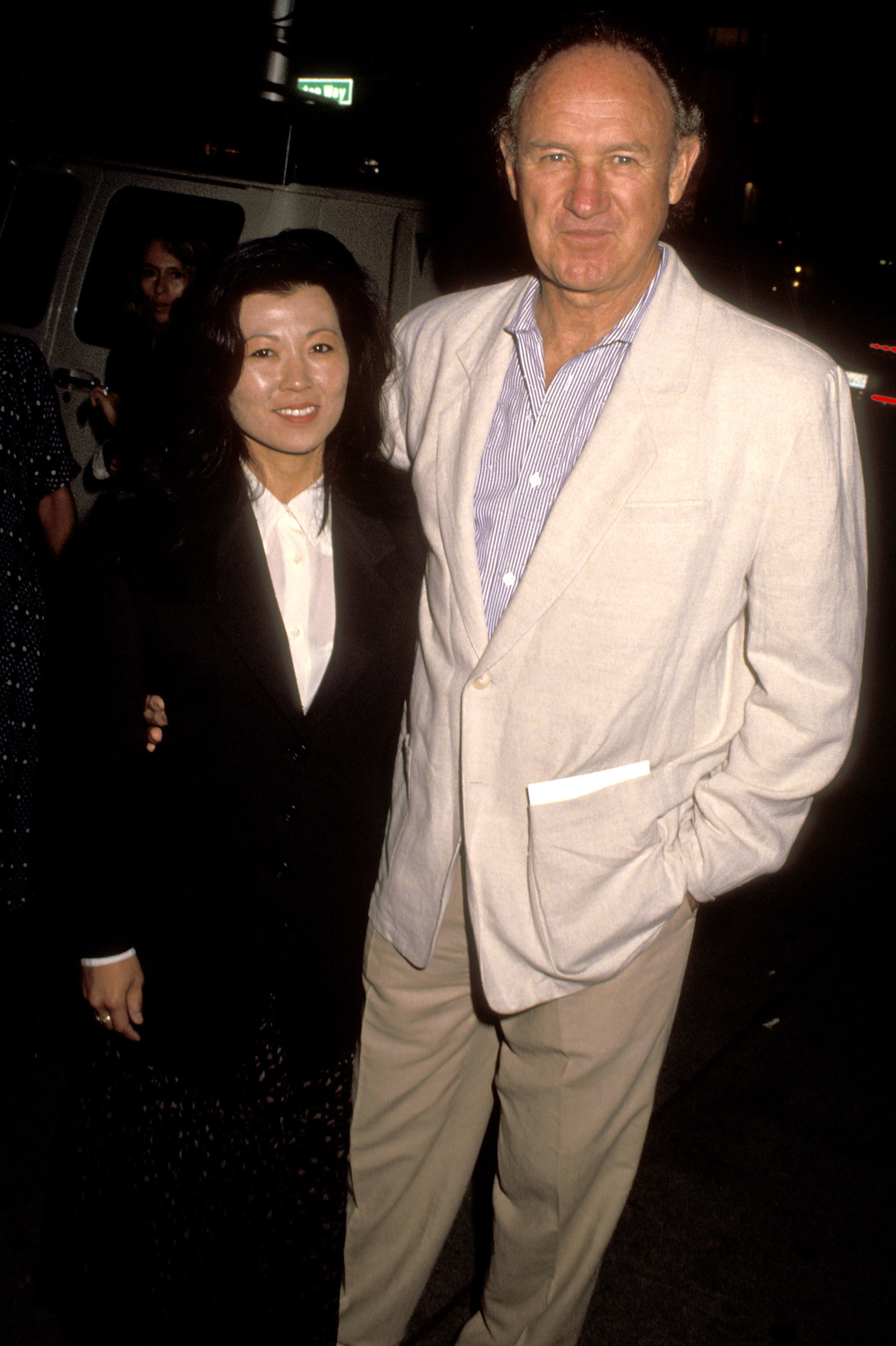 Betsy Arakawa et Gene Hackman lors du PCC Celebrity Art Show à Beverly Hills, Californie, le 11 septembre 1991 | Source : Getty Images