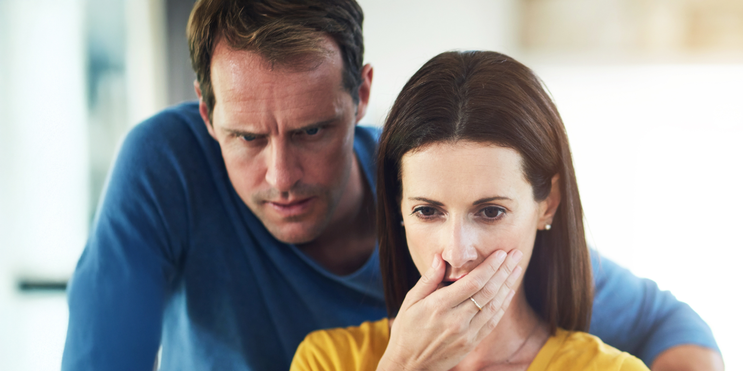 Un couple choqué | Source : Shutterstock