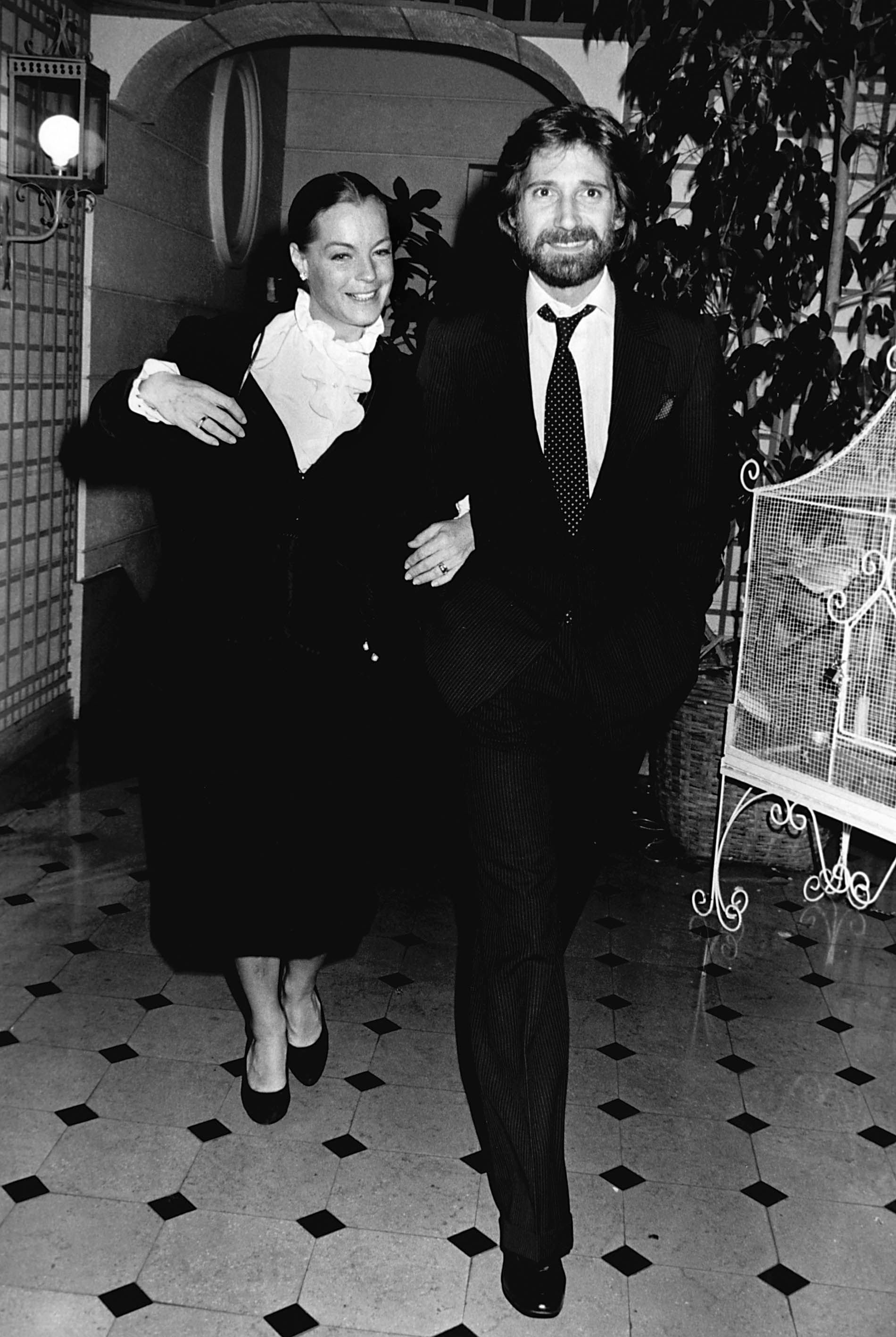 Romy Schneider et Daniel Biasini lors de la première de "Madame est sortie", 1980 en France.  | Photo : Getty Images