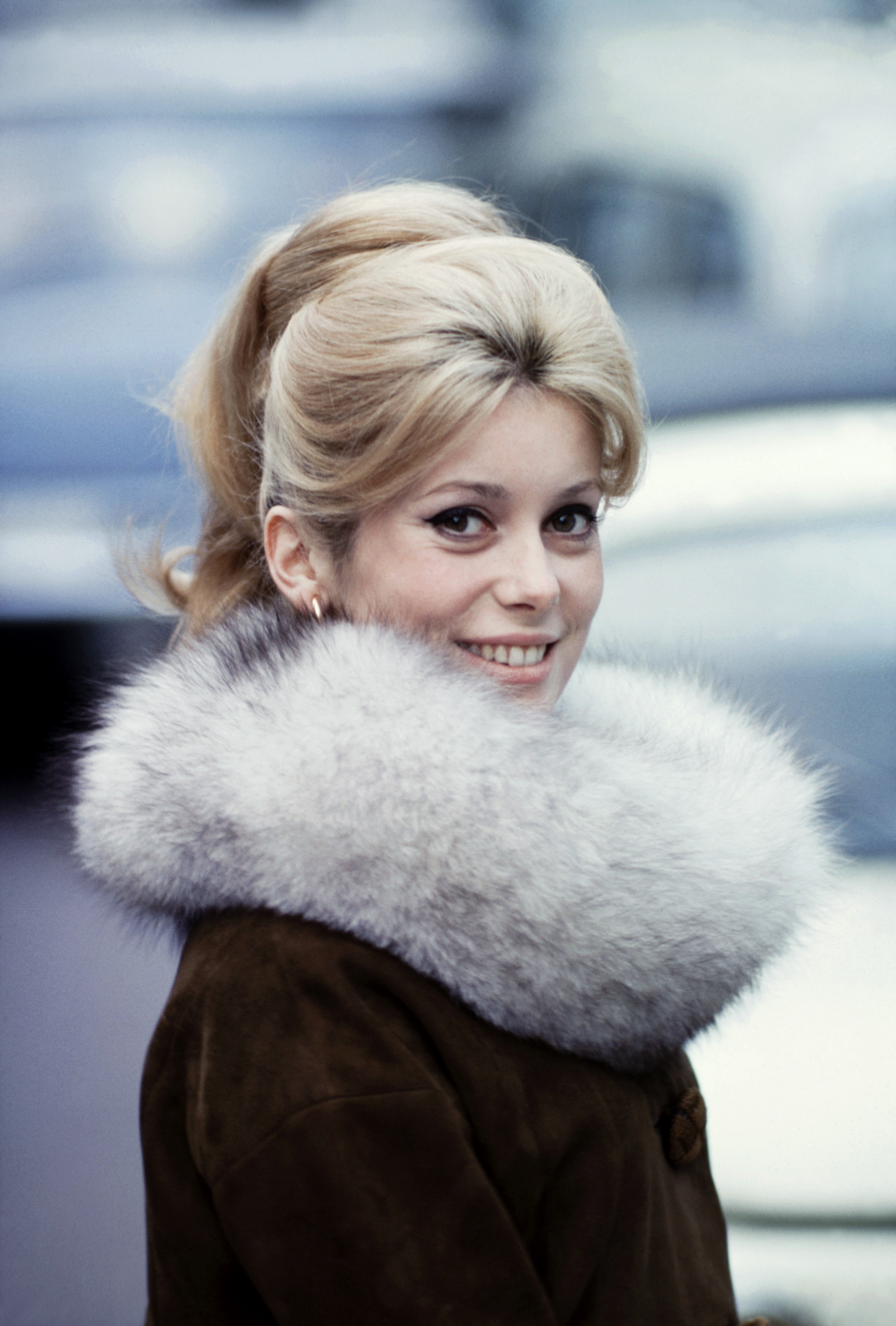 La célèbre actrice française pose pour une photo en France en novembre 1963. | Source : Getty Images