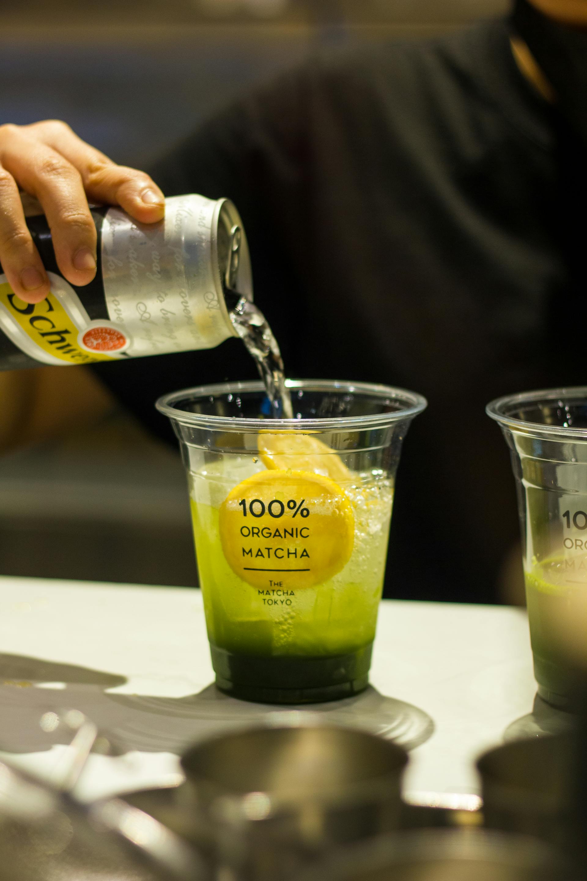 Une personne tenant une canette de soda | Source : Unsplash