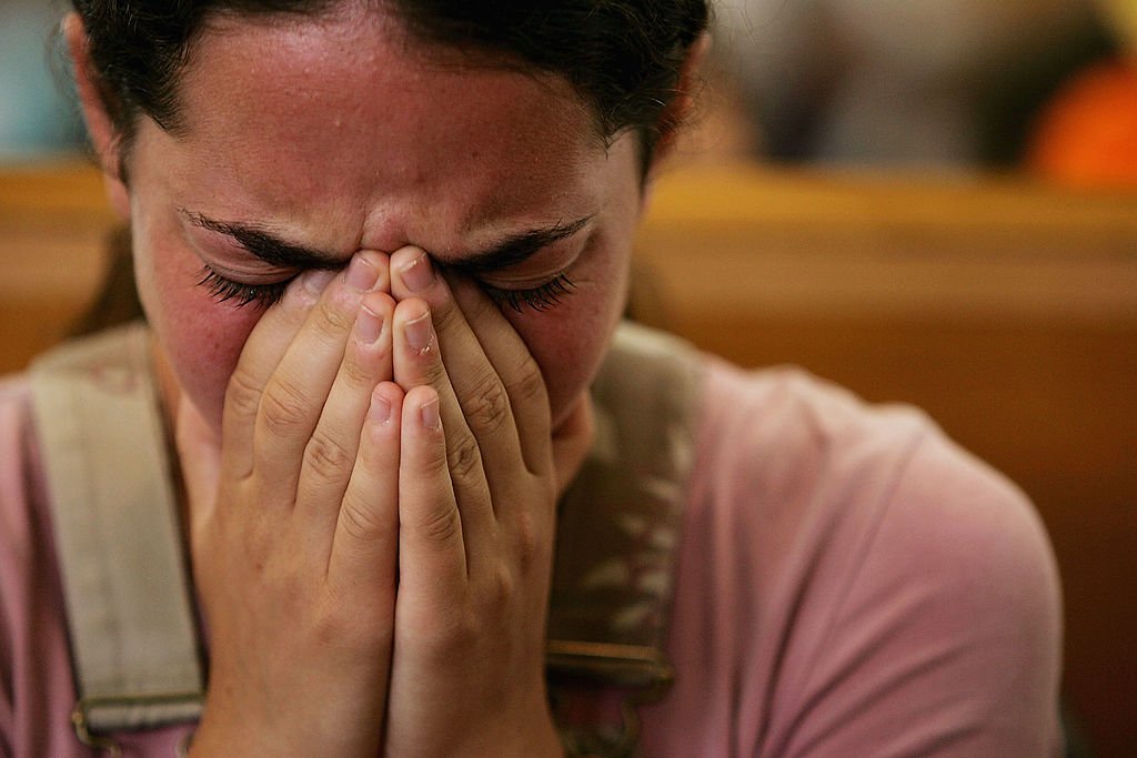 Une jeune fille qui pleure. | Photo : Getty Images
