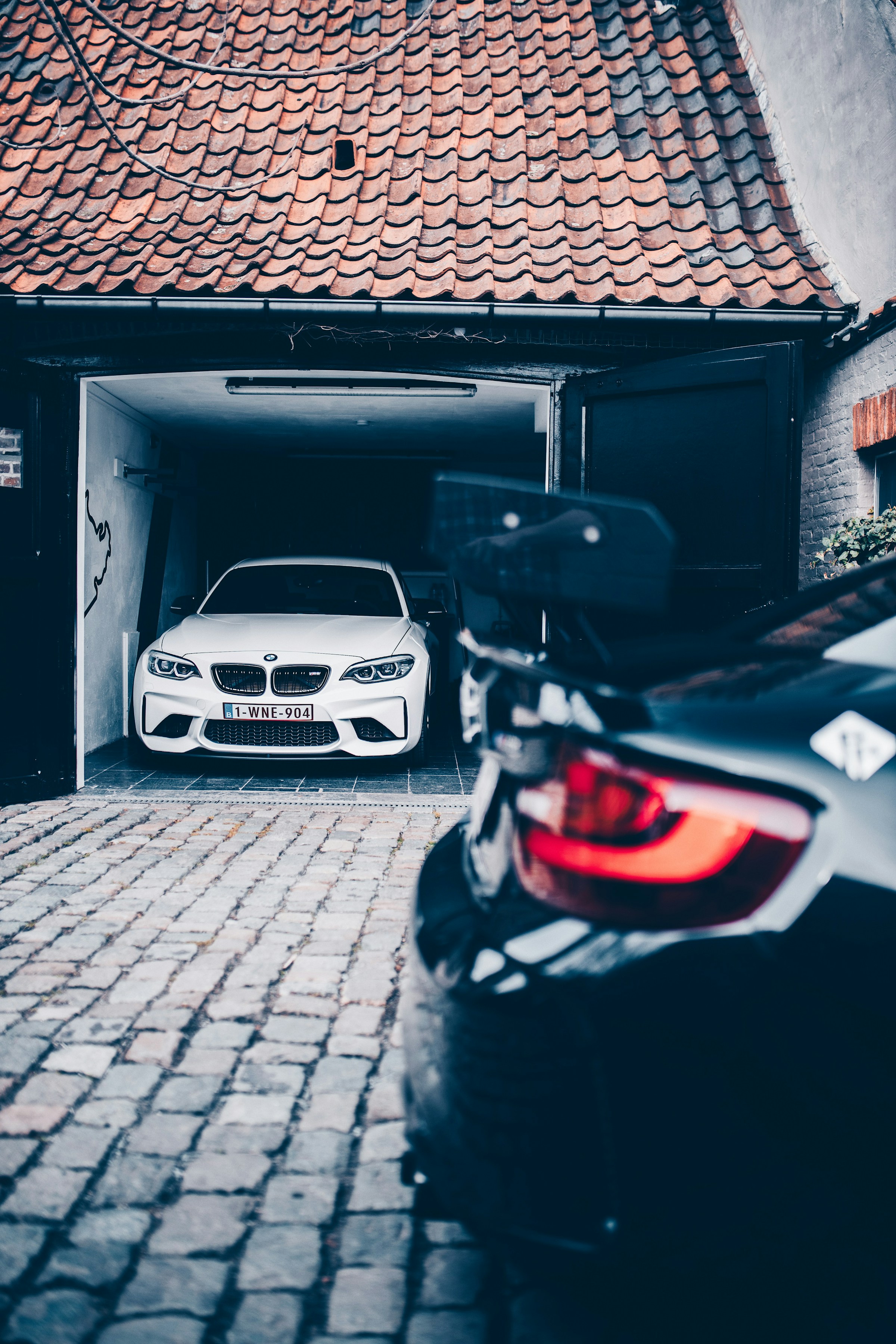 Une voiture dans un garage | Source : Unsplash