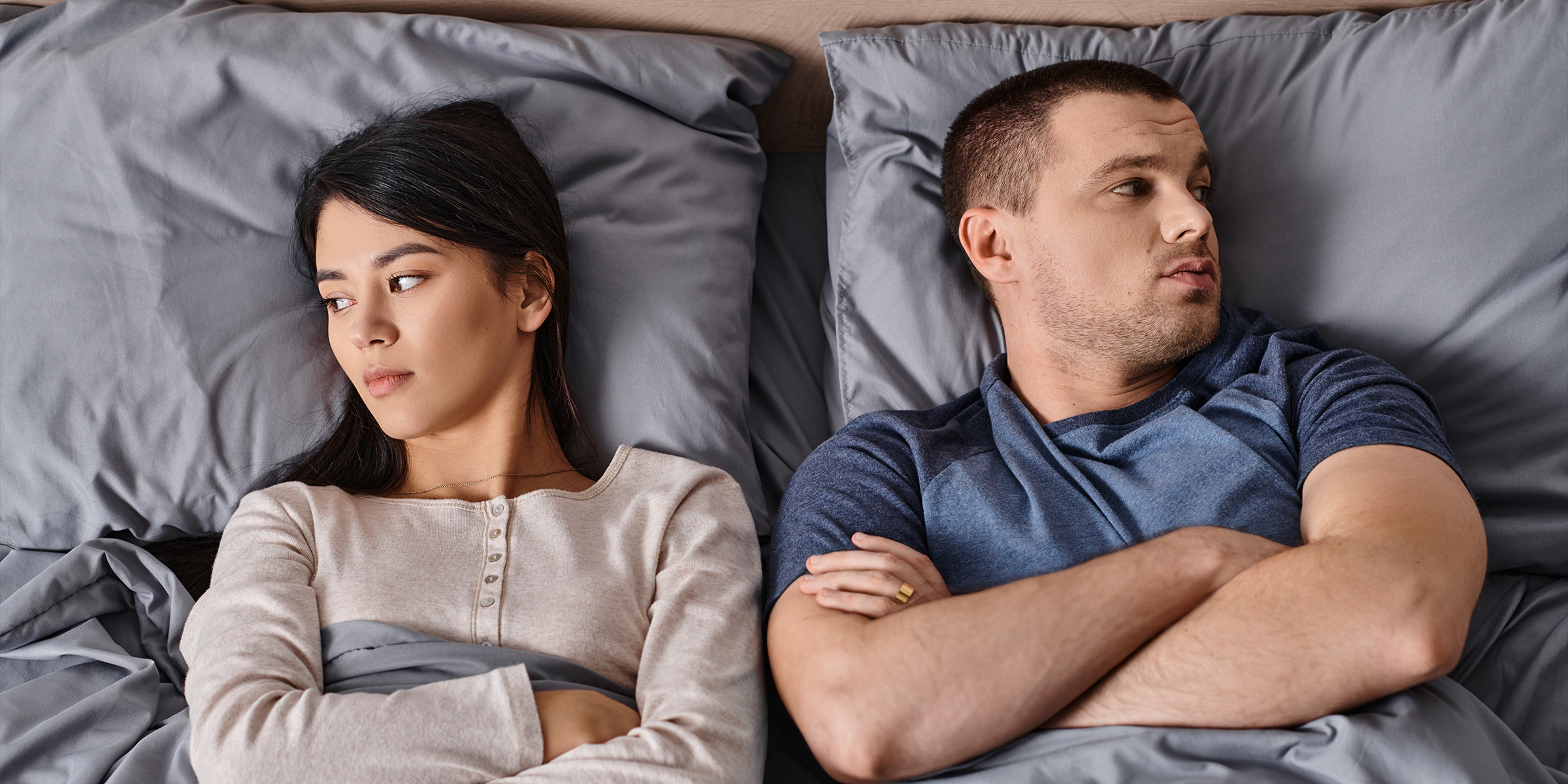 Un couple qui fait la moue | Source : Shutterstock