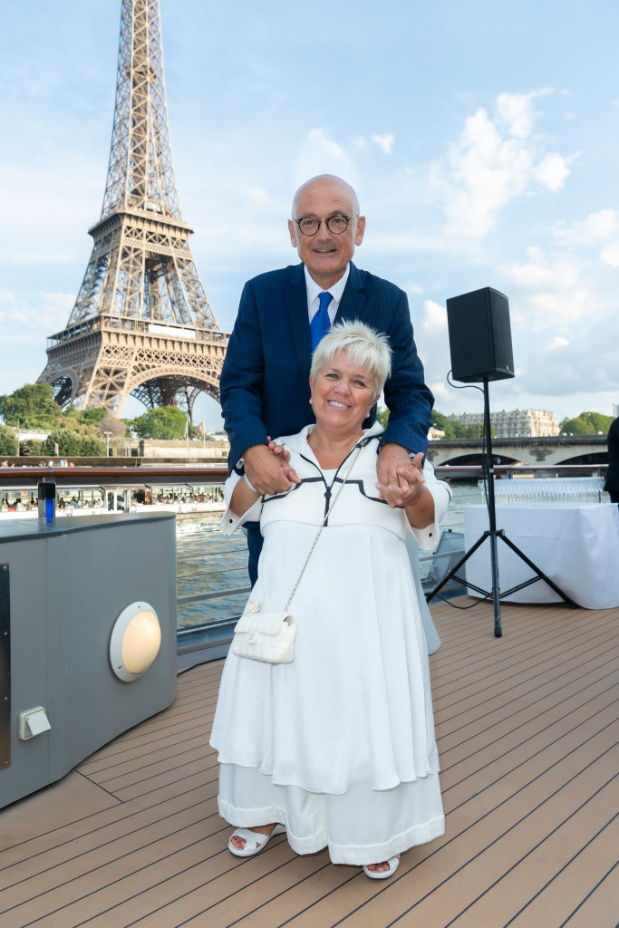 PARIS, FRANCE - 02 JUILLET : Mimie Mathy et Benoist Gerard assistent au 90e anniversaire de Line Renaud le 2 juillet 2018 à Paris, en France. (Photo par Luc Castel/GettyImages)