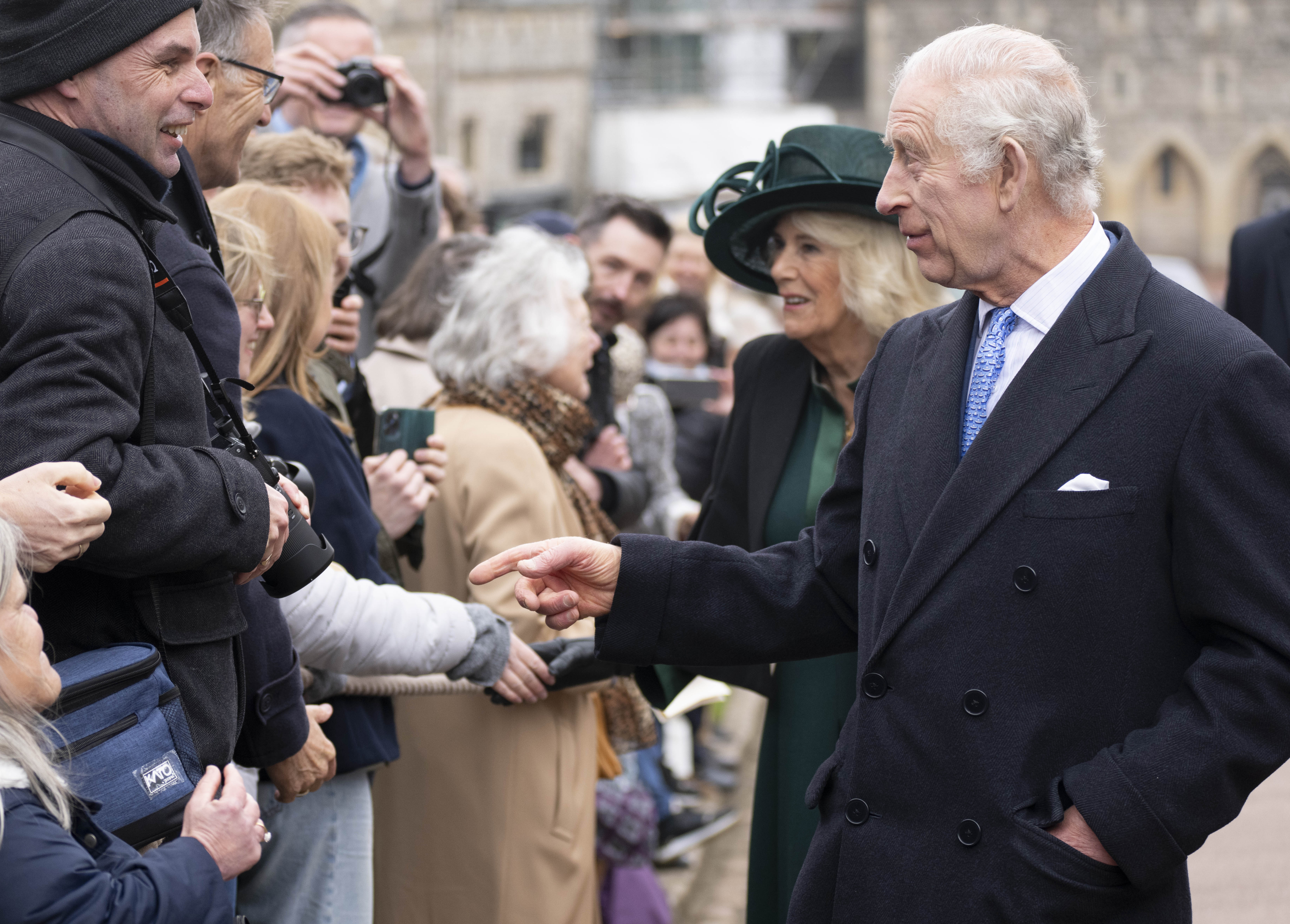 Le roi Charles III et la reine Camilla assistent au service des matines de Pâques à la chapelle St George, au château de Windsor, le 31 mars 2024, à Windsor, en Angleterre. | Source : Getty Images