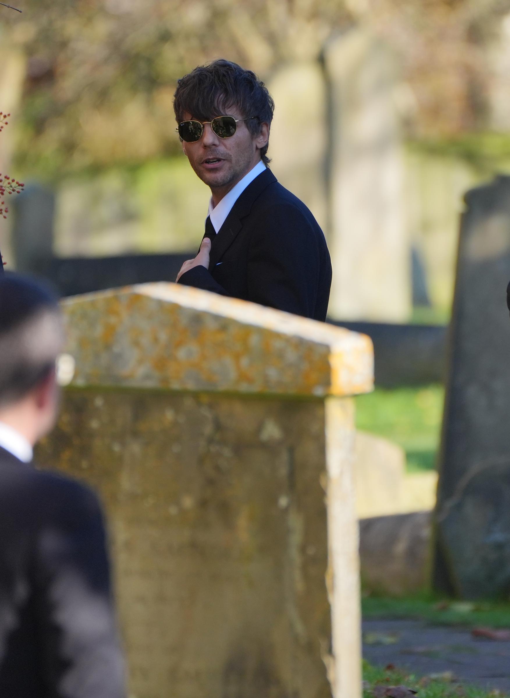 Louis Tomlinson assiste aux funérailles de Liam Payne à l'église St. Mary's d'Amersham le 20 novembre 2024 | Source : Getty Images