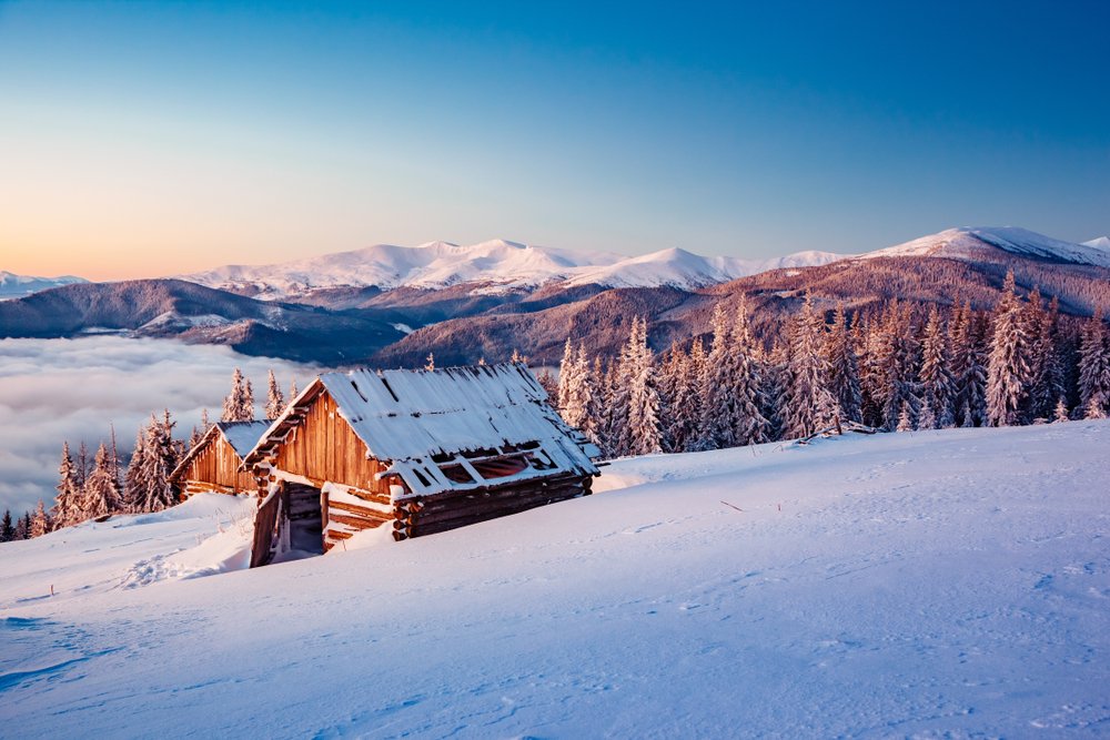 Une ferme noyée dans la neige . |  Photo : Shutterstock