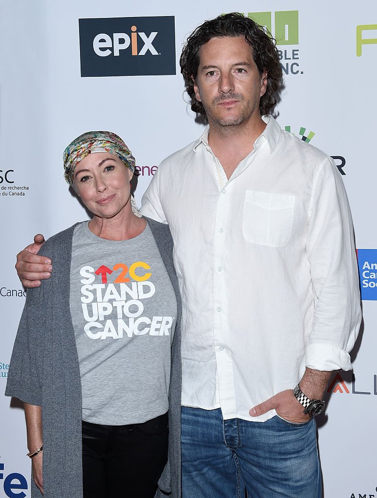 Shannen Doherty et Kurt Iswarienko lors de la soirée Hollywood Unites for the 5th Biennial Stand Up To Cancer (SU2C) au Walt Disney Concert Hall le 9 septembre 2016 à Los Angeles, en Californie. | Source : Getty Images