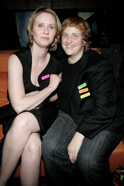 Cynthia Nixon et Christine Marinoni à Cain le 10 février 2005 à New York | Photo: Getty Images