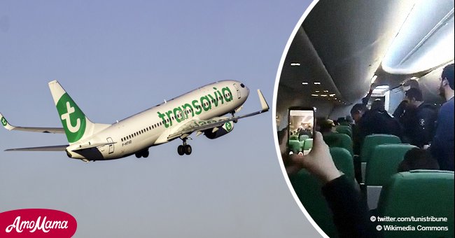 Un passager a forcé un avion à changer d'itinéraire: il a provoqué une panique en tentant de pénétrer dans le cockpit