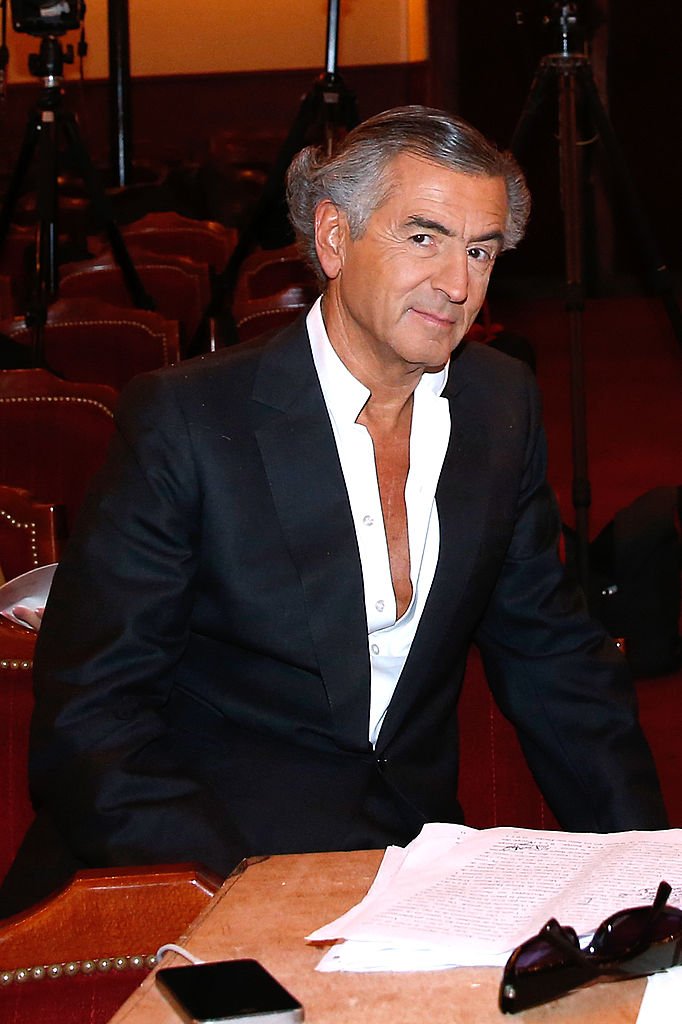 Bernard-Henri Levy assiste à l'"Hôtel Europe" : pièce de théâtre présentée au Théâtre de l'Atelier le 2 septembre 2014. | Photo : Getty Images