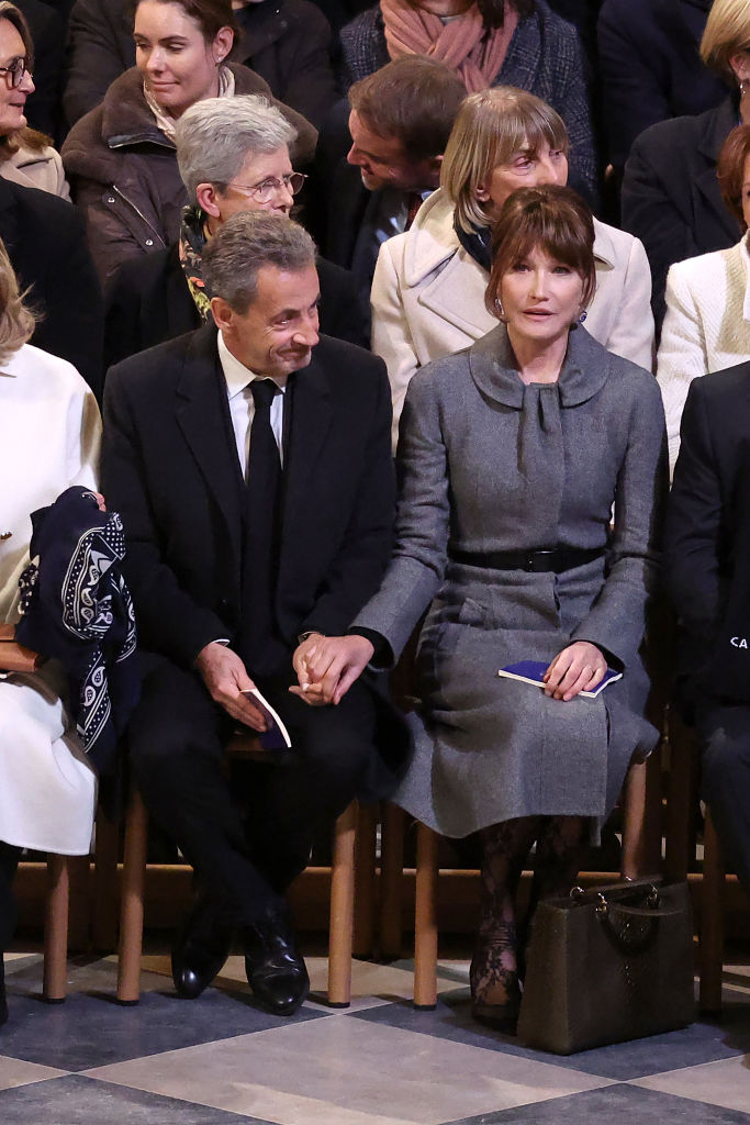 PARIS, FRANCE - 07 DECEMBRE : Nicolas Sarkozy et Carla Bruni assistent à la cérémonie de réouverture de la cathédrale Notre-Dame de Paris le 07 décembre 2024 à Paris, France. (Photo by Pascal Le Segretain/Getty Images for Notre-Dame de Paris)