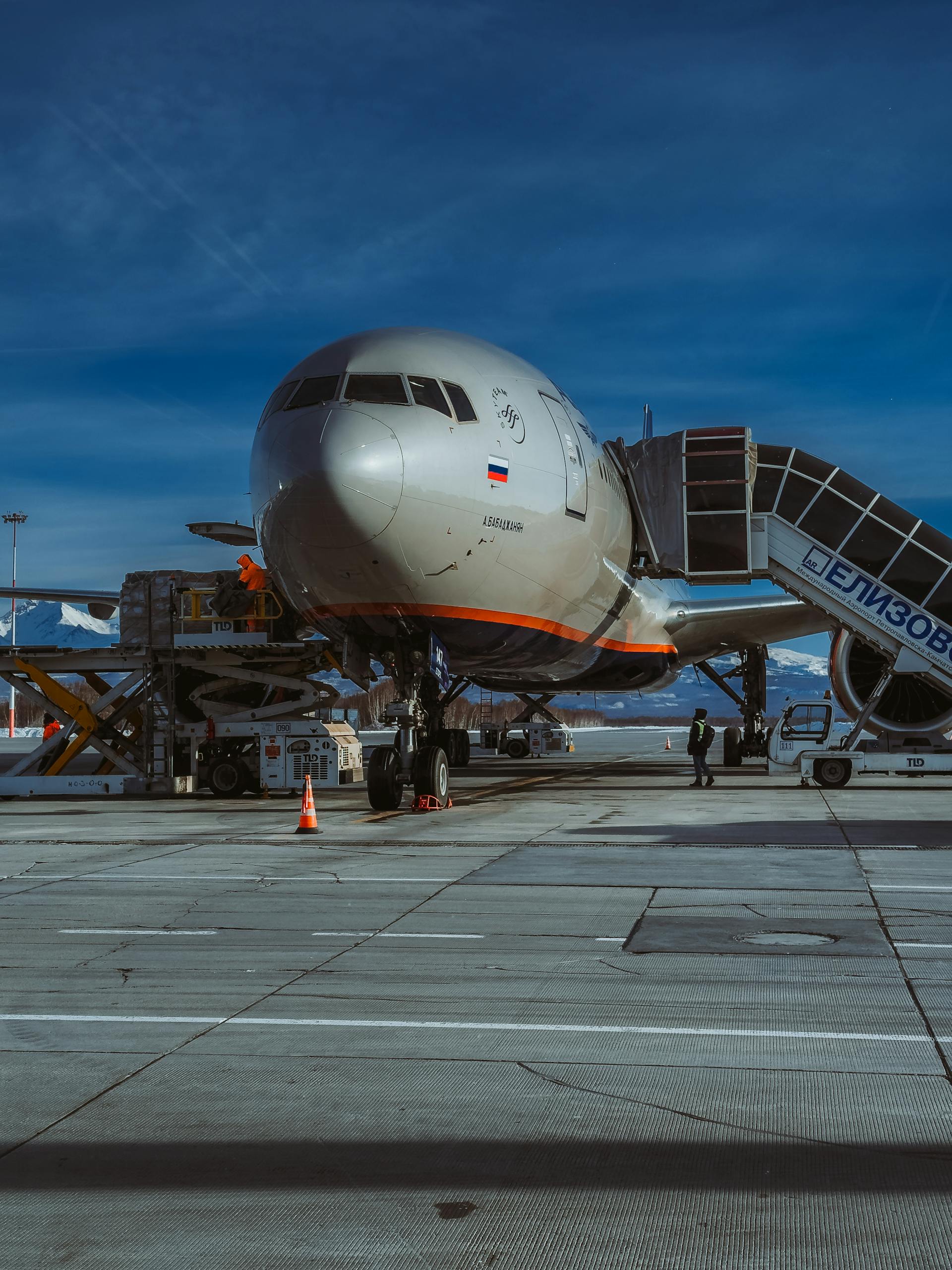 Un avion stationné sur le tarmac | Source : Pexels