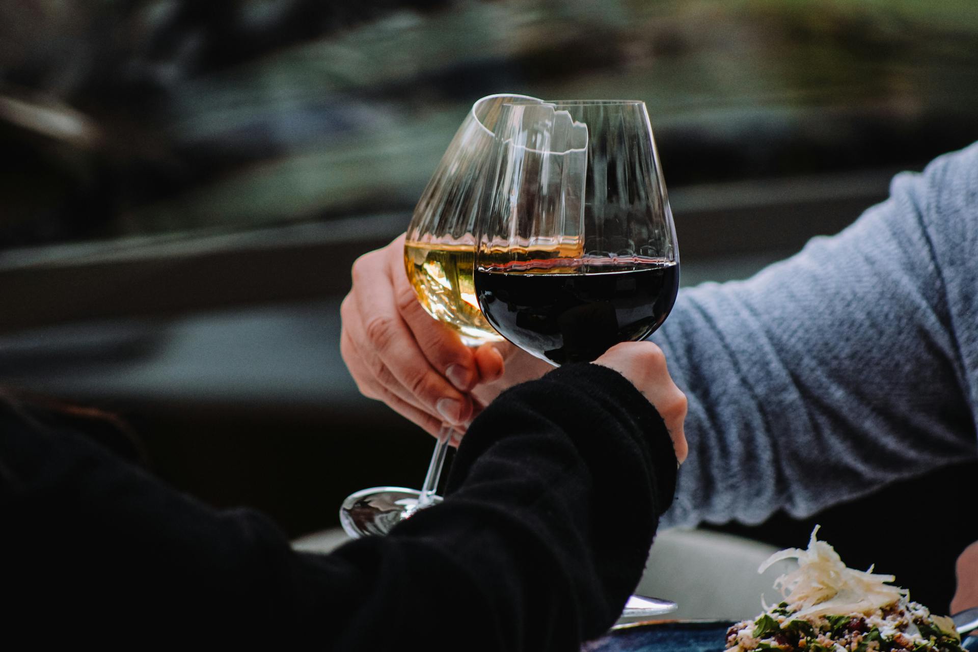 Un couple qui boit du vin | Source : Pexels