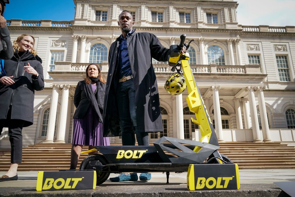 Usain Bolt dévoile son nouveau scooter électrique personnel "Bolt Mobility". | Getty Images