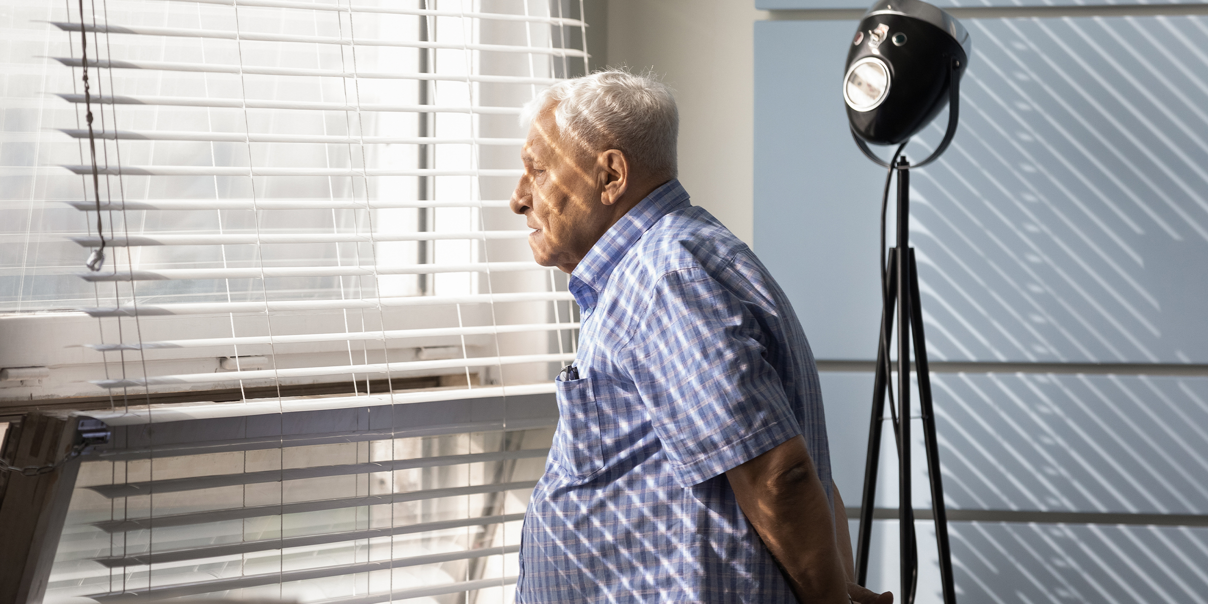 Un grand-père triste | Source : Shutterstock