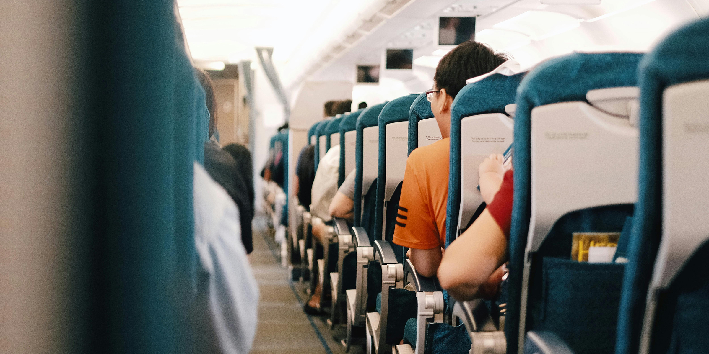 Des personnes assises dans un avion | Source : Pexels