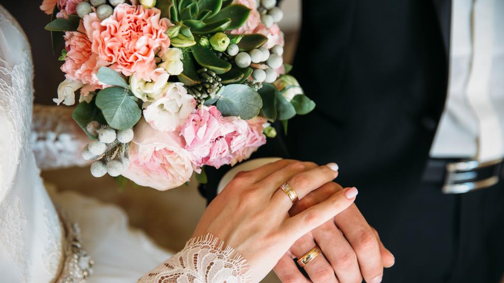 Deux mains à son mariage. | Photo : Getty Images